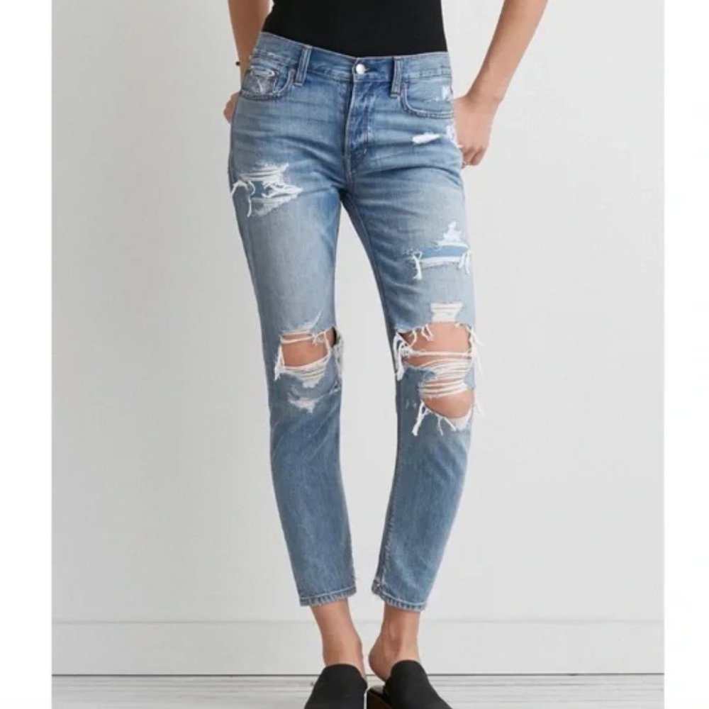 American Eagle Hi Rise Straight Jeans - Distressed